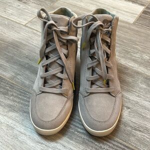 Grey Sorel shoes, barely worn. Size 7.5.